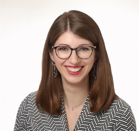 Nahaufnahme einer jungen Frau mit Brille: Hannah van Bonn (Leiterin der Tagesförderstätte in Wirges).